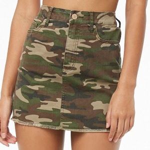 Camo mini skirt